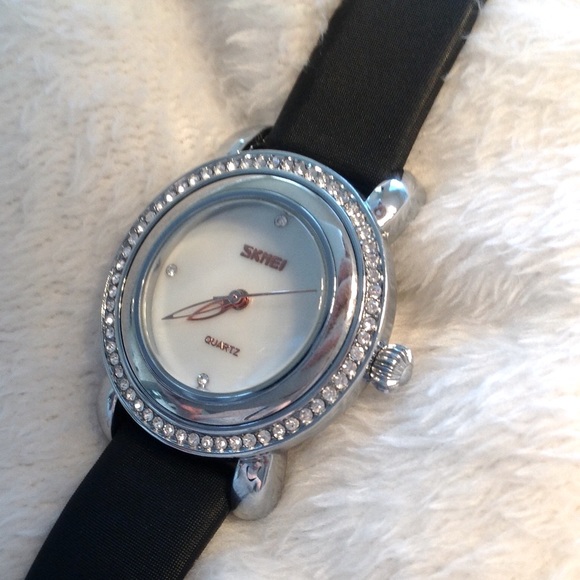 Women's diamond and crystal watch - Picture 6 of 7